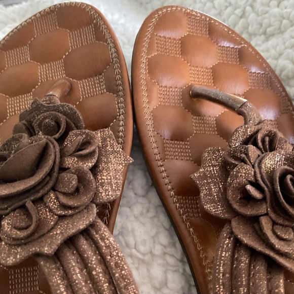 Patrizia Spring Step sandals.Size 71/2.Tan - Picture 12 of 14